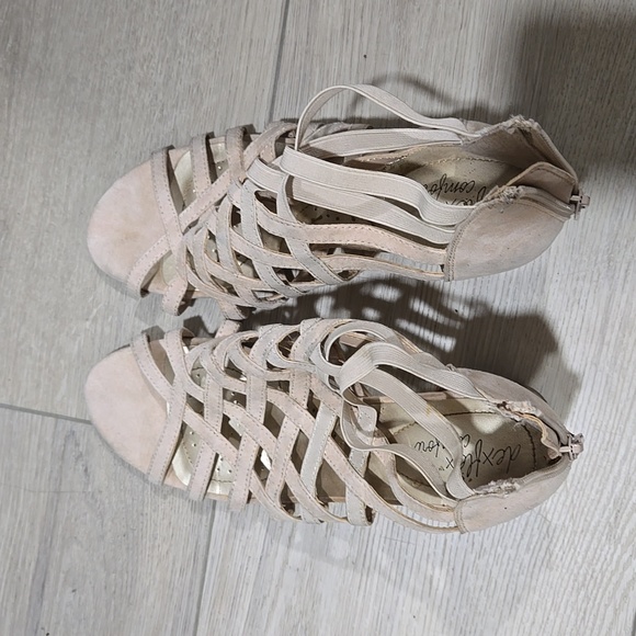 Women's Dexflex comfort sandals, size 9, beige - Picture 1 of 5